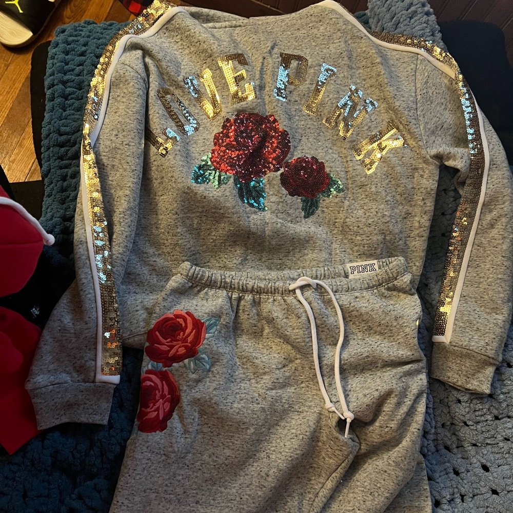 VS Pink Bling Rose Outfit